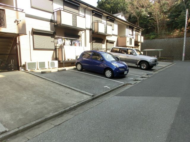 駐車場　敷地内駐車場あり