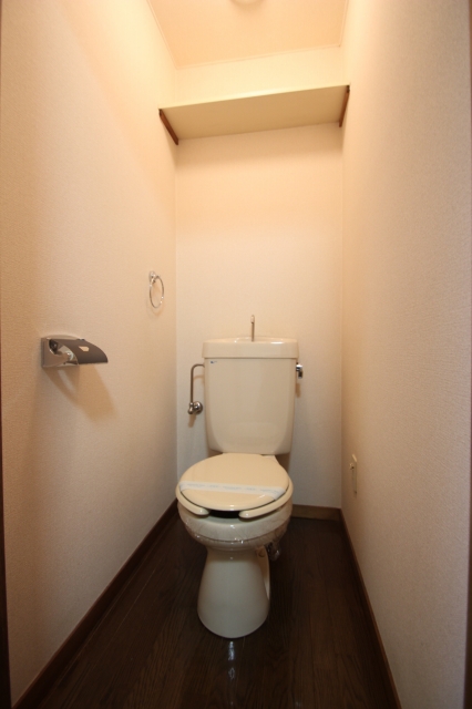 トイレ　別号室の写真です。