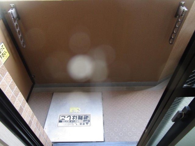 バルコニー　暖かな日差しのふりそそぐバルコニー