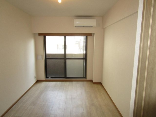 居室・リビング　スタンダードな洋室です