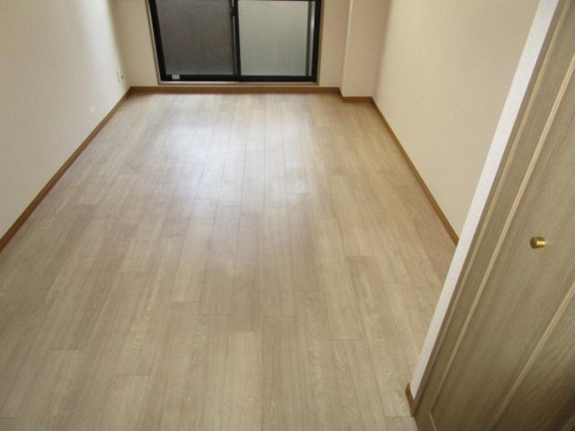 その他部屋・スペース　落ち着いた色調の寝室です