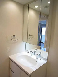 洗面設備　コンパクトで使いやすい洗面所