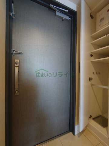 玄関　別階層の写真になります。