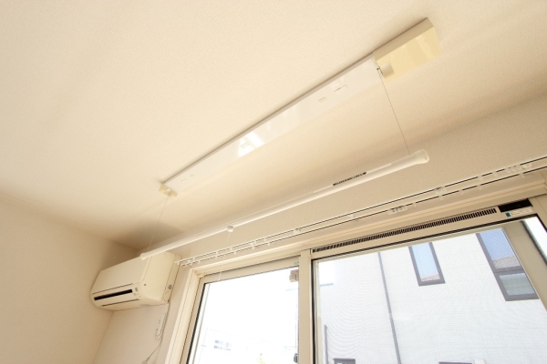 その他設備　室内物干し付きで雨の日も洗濯物が干せます♪