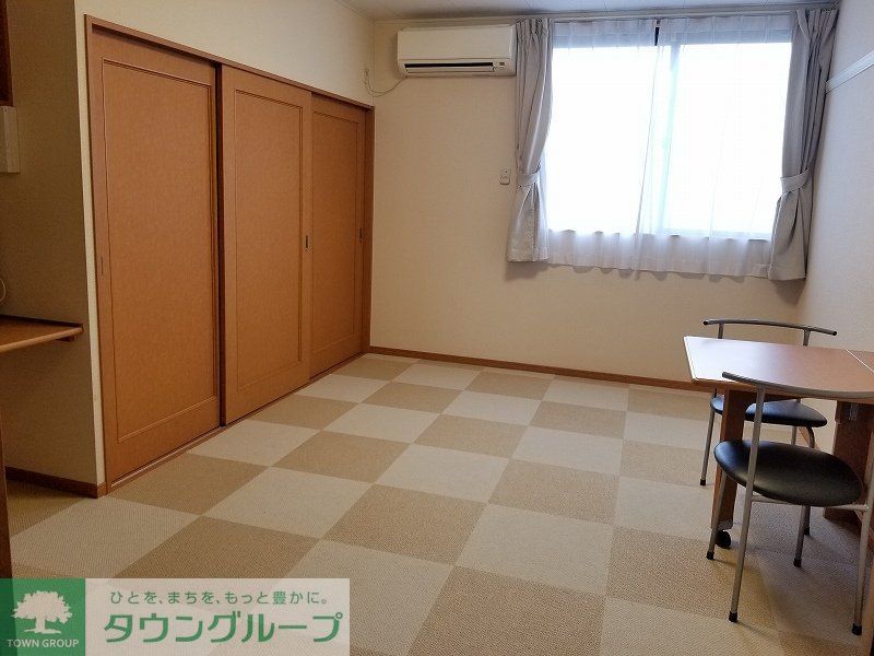 居室・リビング　絨毯が実際の御部屋と色や柄が異なる場合が御座います