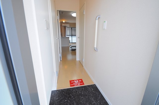 玄関　同タイプの部屋の写真です