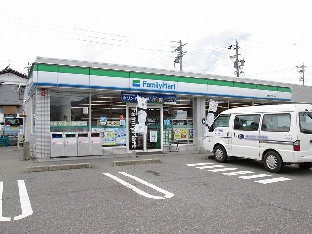 コンビニ　ファミリーマート駒ヶ根アクセス（コンビニ）まで300m