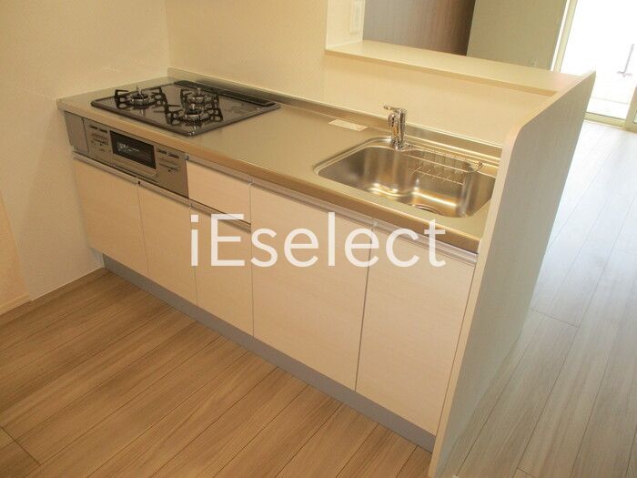 キッチン　お料理好きには嬉しい3口のシステムキッチン