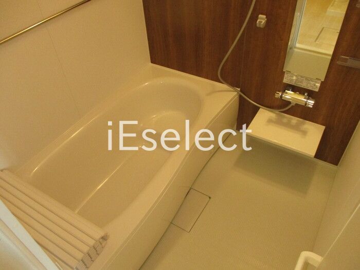 バス・シャワールーム　ゆったりとした一坪の浴室は魅力的です