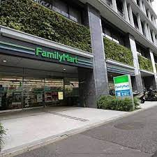 コンビニ　ファミリーマート 港南一丁目店（コンビニ）まで442m