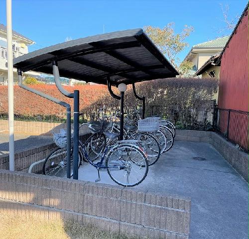 その他共有部分　屋根付き駐輪場完備