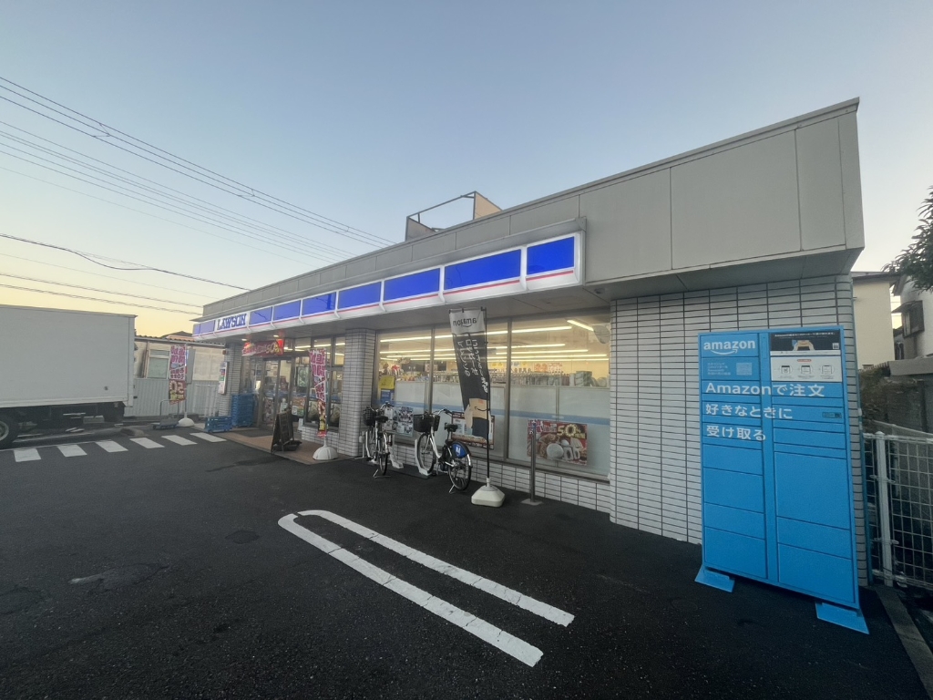 コンビニ　ローソン足立区神明南店（コンビニ）まで380m
