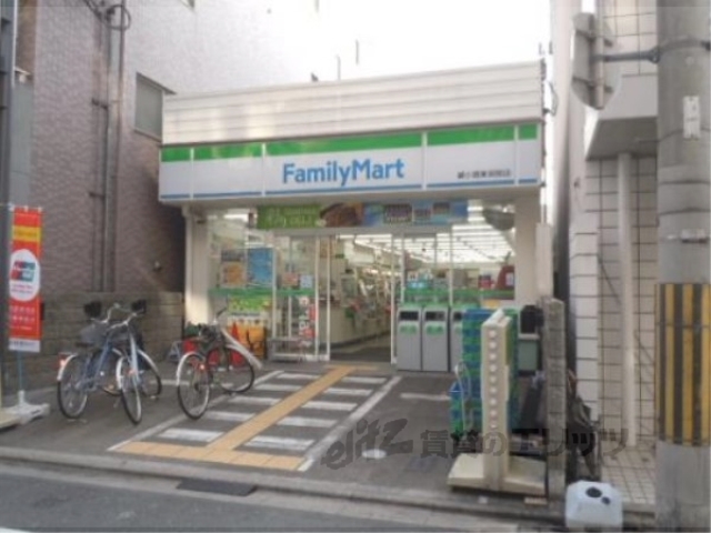 コンビニ　ファミリーマート綾小路東洞院店（コンビニ）まで20m