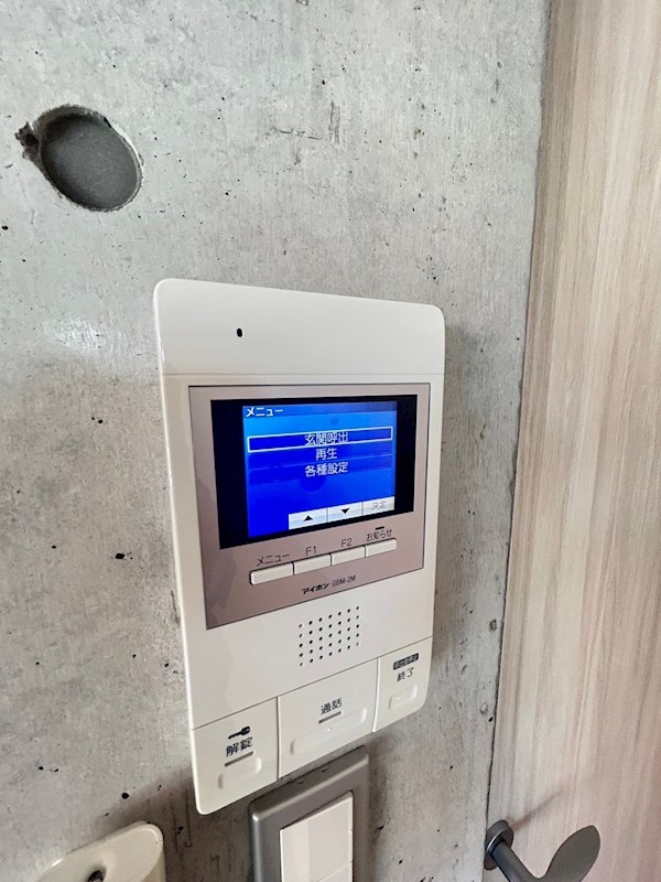 セキュリティ　訪問者を映像で確認できる安心のオートロック付き。