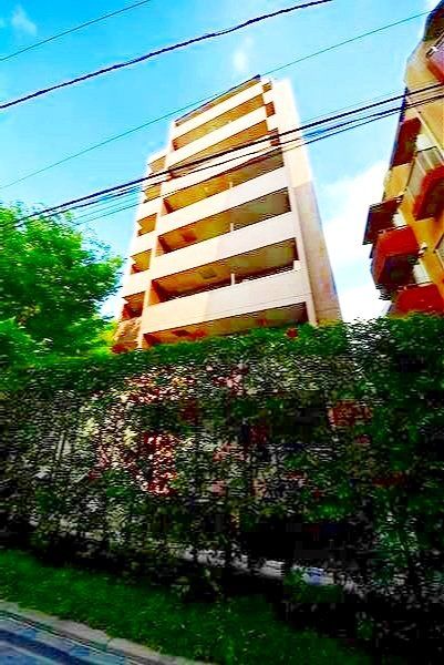 建物外観　★駅徒歩５分ほどの立地★