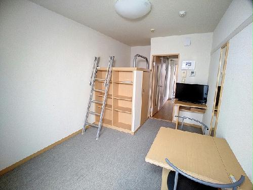 居室・リビング　現況を優先　1Ｆフローリング　2Ｆ以上カーペット