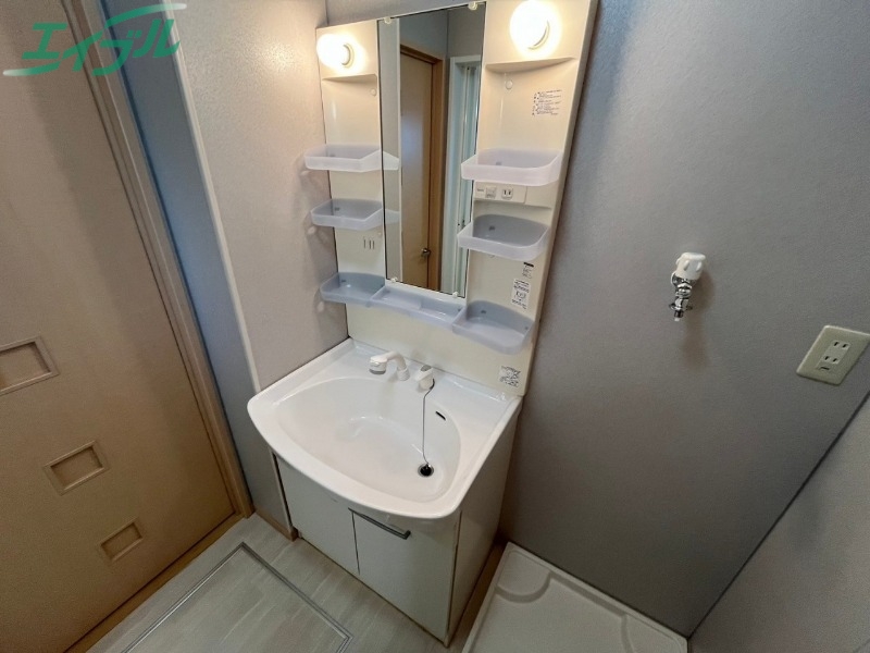 洗面設備　同型参考写真