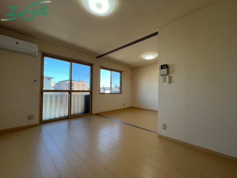 居室・リビング　同型参考写真