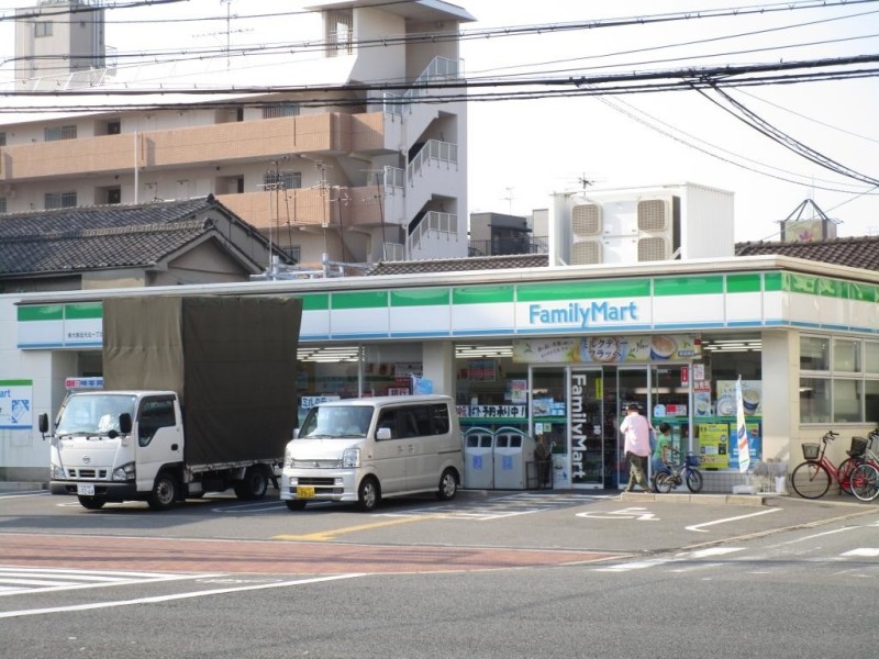コンビニ　ファミリーマート（コンビニ）まで289m