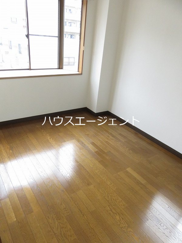 居室・リビング　洋室もあります。