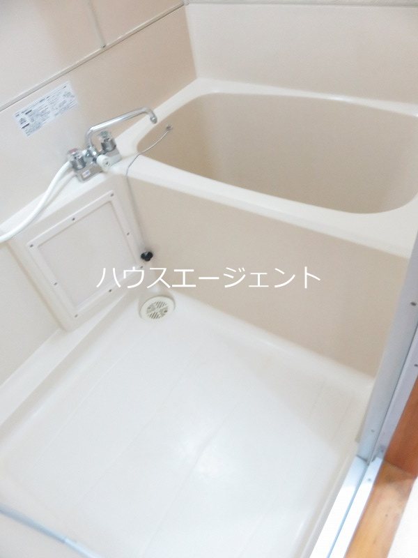 バス・シャワールーム　お風呂で1日の疲れを癒やせそうです。