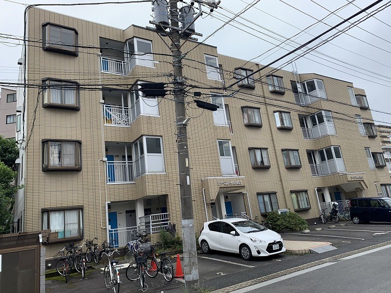 建物外観　鉄骨造4階建てのマンションです。