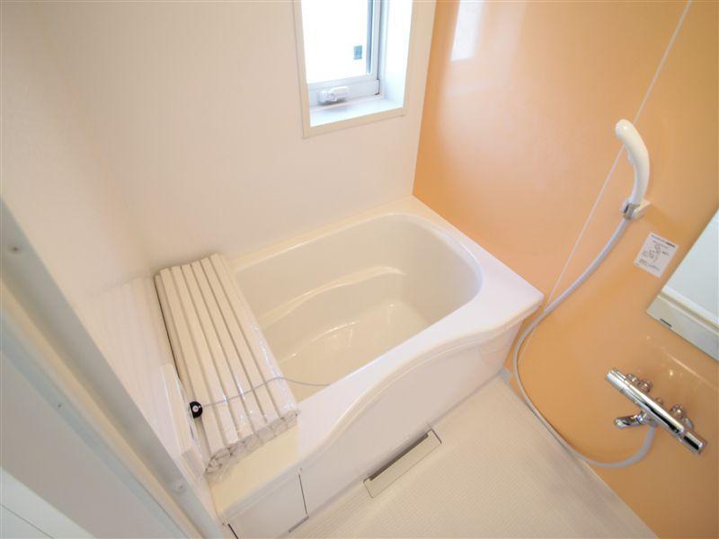 バス・シャワールーム　浴室乾燥機能付き！