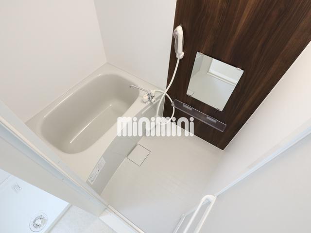 バス・シャワールーム　バスルームです