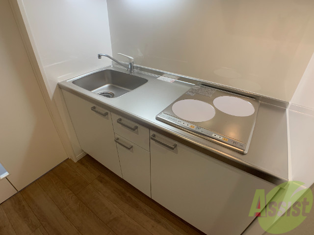 キッチン　ＩＨのキッチンは綺麗で調理スペースもしっかりございます。