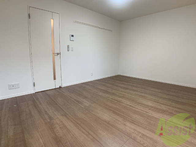 その他部屋・スペース　綺麗で家具もたくさん置けそうなリビングです。