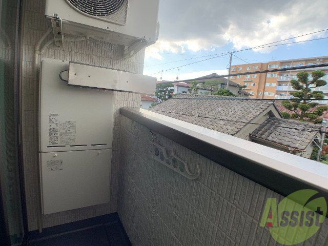 バルコニー　ベランダはよく日が当たり気持ちの良い空間です。