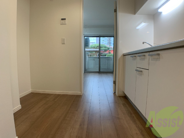 玄関　玄関からの様子です。綺麗なフローリングが広がっています。