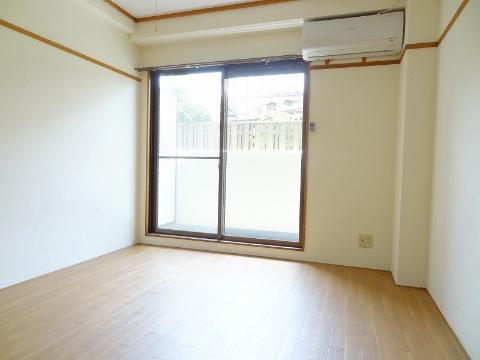 居室・リビング　寝室