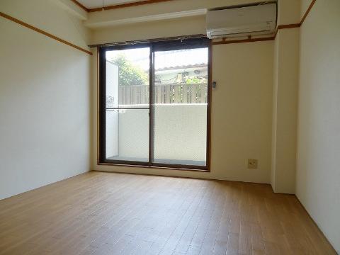 居室・リビング　寝室