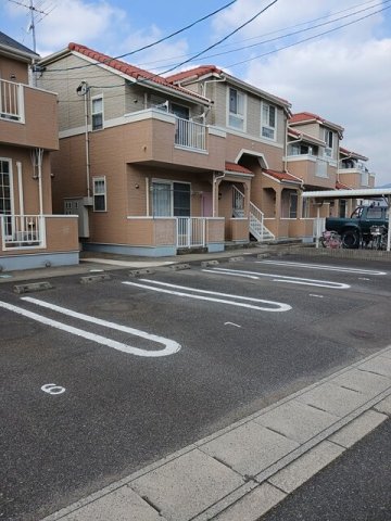 駐車場　駐車場に車を止められます