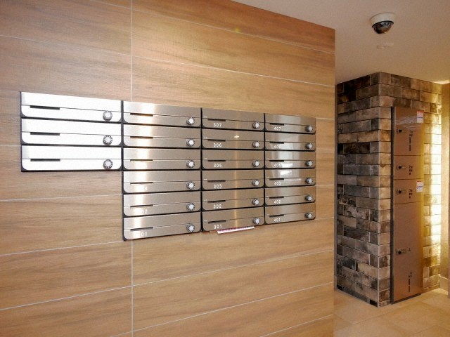 エントランス　☆宅配ボックス完備☆