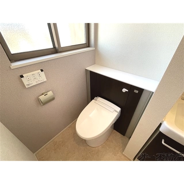 トイレ　温水洗浄便座