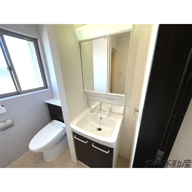 洗面設備　シャワー付洗面化粧台