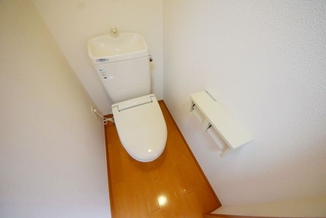 トイレ　★温水洗浄暖房便座付きのトイレです★