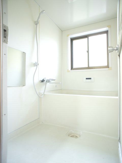 バス・シャワールーム　追い焚き機能付きです♪