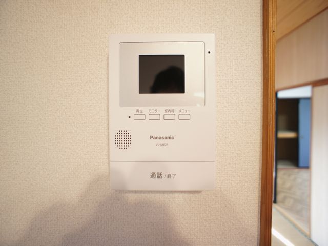 セキュリティ　訪問者の確認ができるTVドアホン付きです♪
