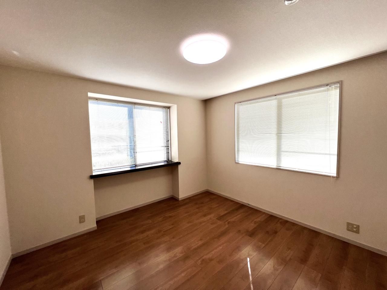 バルコニー　洋室