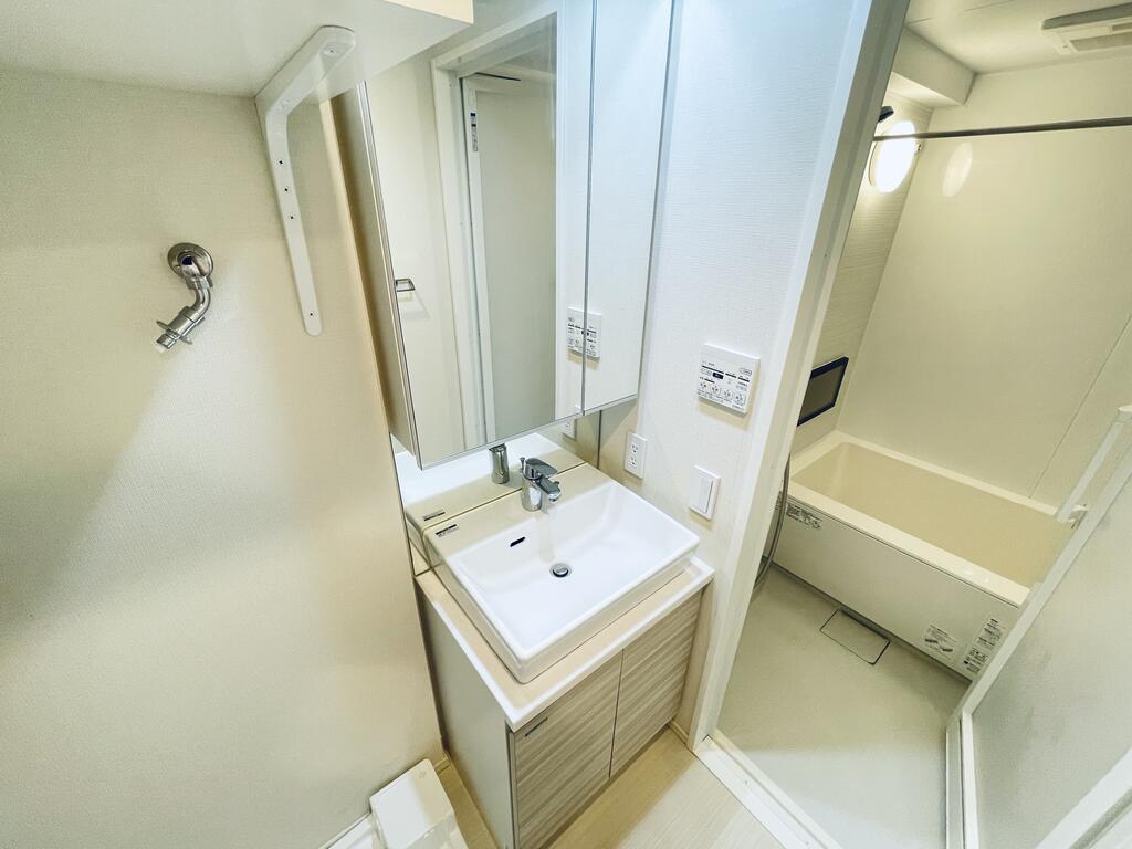 洗面設備　＊別部屋参考写真です