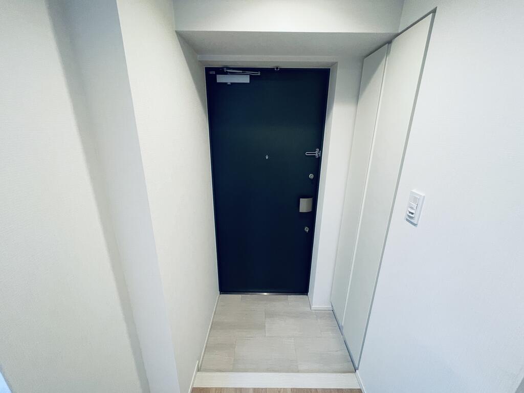 玄関　＊別部屋参考写真です