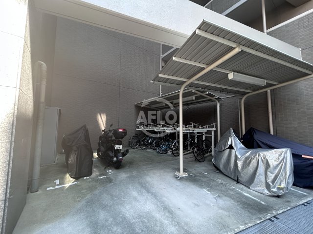その他設備　レフィーナカルム江坂　バイク置き場