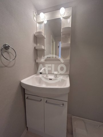 洗面設備　レフィーナカルム江坂　洗面台