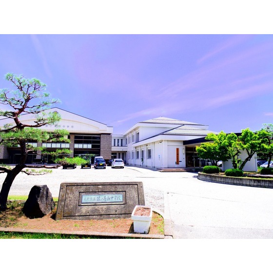 中学校　長野市立篠ノ井西中学校（中学校）まで270m