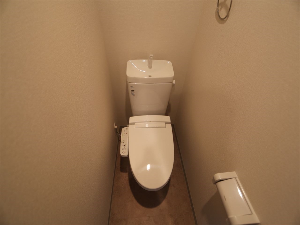 トイレ　温水洗浄暖房便座付トイレ