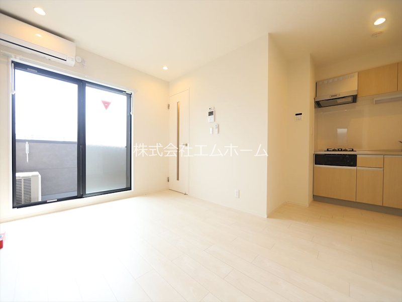 居室・リビング　ＬＤＫ9帖　システムキッチン　エアコン完備　バルコニー