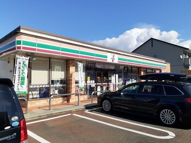 コンビニ　セブンイレブン（コンビニ）まで650m